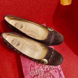 CHESTER (England) Suede shoes. Never worn